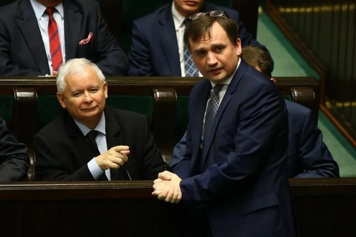 Czy Kaczyński rozważa nową większość w Sejmie bez Ziobry?