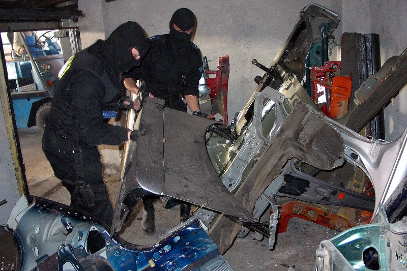 Polska policja na tropie gangu złodziei samochodów.