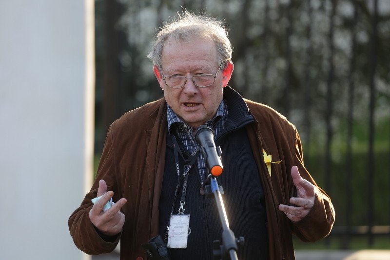 Adam Michnik w Szwecji prosi o wsparcie dla "Wyborczej".