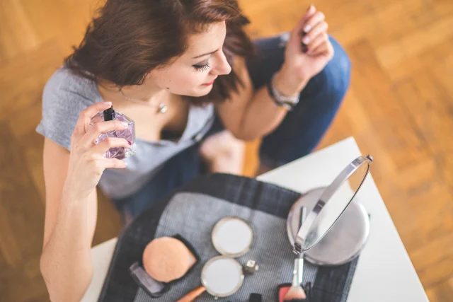Perfumy – prezentowy pewniak zarówno dla kobiet, jak i mężczyzn. Fot. [url=http://bit.ly/1YxgUqD] kaboompics.com[/url] / [url=http://bit.ly/1LRrZHF]CC 0[/url]