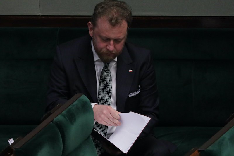 Minister Łukasz Szumowski dwa razy dziennie przedstawia najnowszą liczbę zakażeń i śmierci z powodu koronawirusa w Polsce.