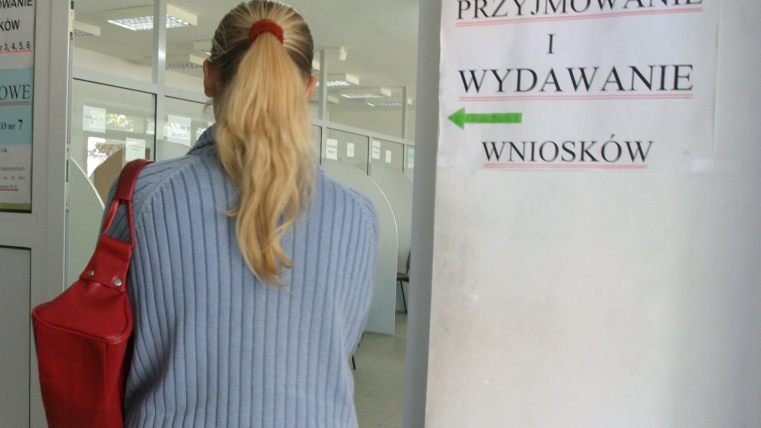 Zasiłek pielęgnacyjny w 2025 wynosi ok. 215 zł miesięcznie Kto może otrzymać pieniądze? Zasiłek pielęgnacyjny na nadciśnienie tętnicze? Jest jeden warunek