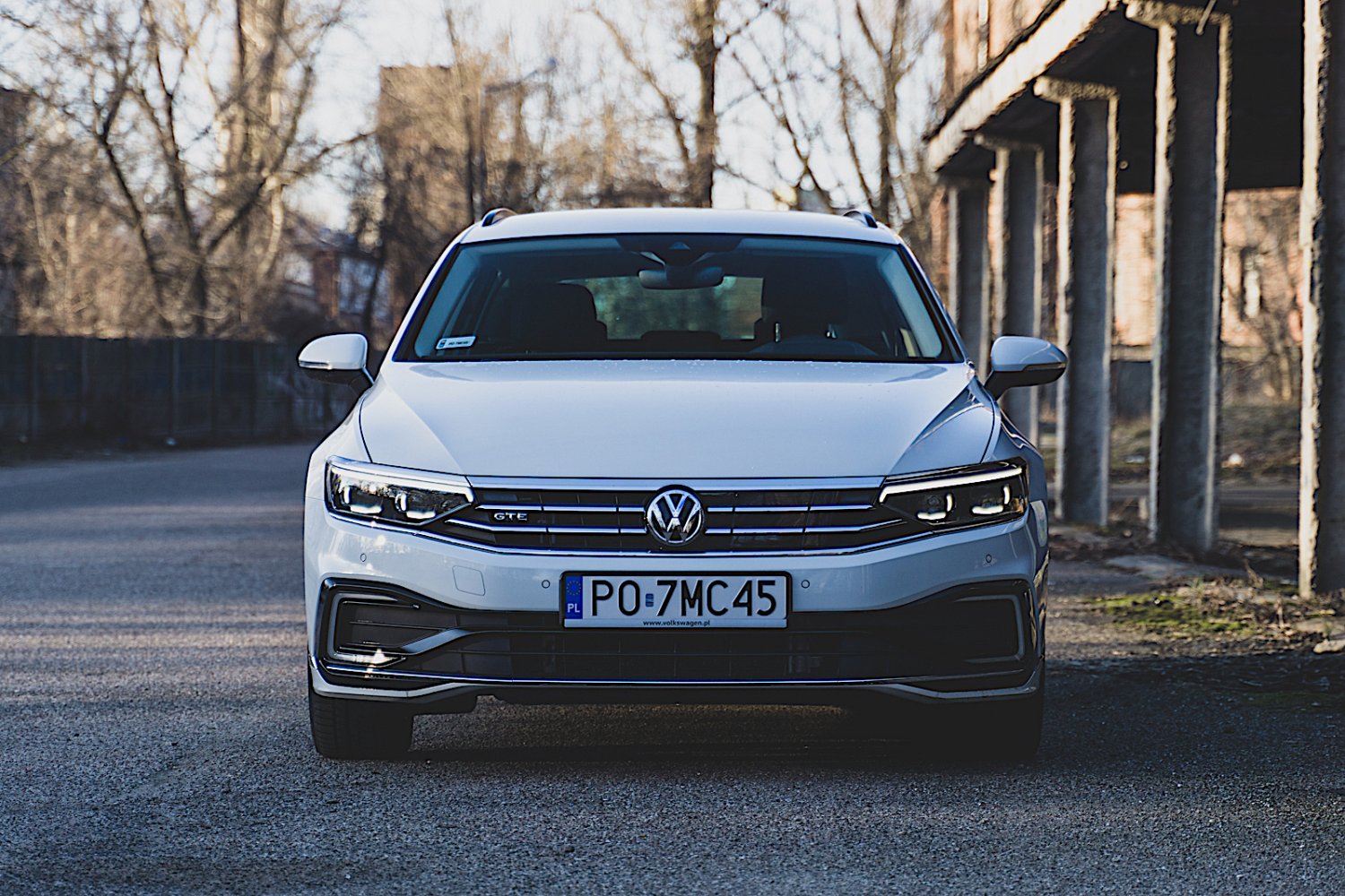 Volkswagen Passat to udana hybryda. Ale niezbyt popularne auto.
