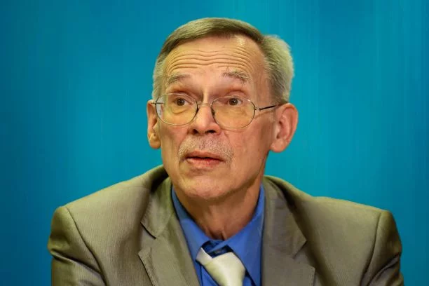 Prof. Włodzimierz Gut, wirusolog, jedna z głównych twarzy walki z epidemią koronawirusa w Polsce.
