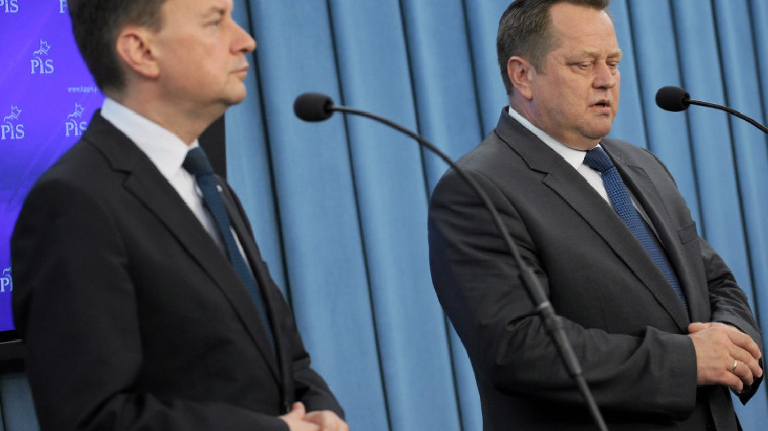 Szef MSWiA Mariusz Błaszczak i jego zastępca Jarosław Zieliński nie poczuwają się do politycznej odpowiedzialności za śmierć Igora Stachowiaka