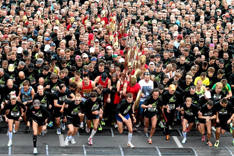 Na coraz popularniejszy w Polsce sport, jakim jest bieganie, warto spojrzeć z czysto naukowej perspektywy. Co ten fenomen mówi o tym, jacy jesteśmy?