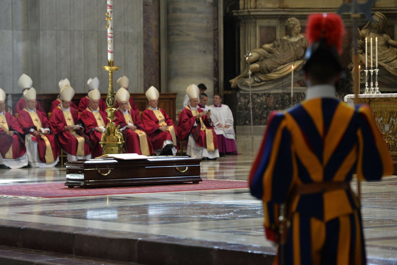Nie żyje Benedykt XVI. Jak będzie wyglądał jego pogrzeb?