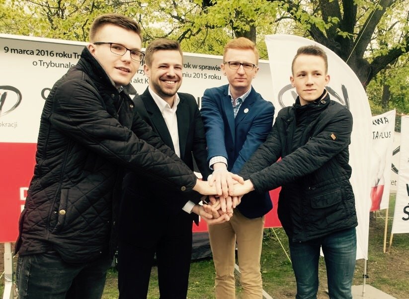 Od lewej: Biało-Czerwoni, Młodzi Demokraci, Młody KOD i Inicjatywa Polska