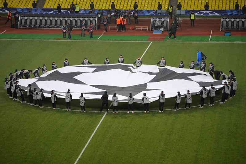 Rozlosowano fazy grupowe [url=http://tinyurl.com/pvsdbl7]Ligi Mistrzów[/url]