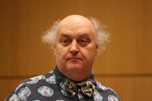 Maciej Nowak trzyma się od polityki z daleka i nie chce być w nią mieszany