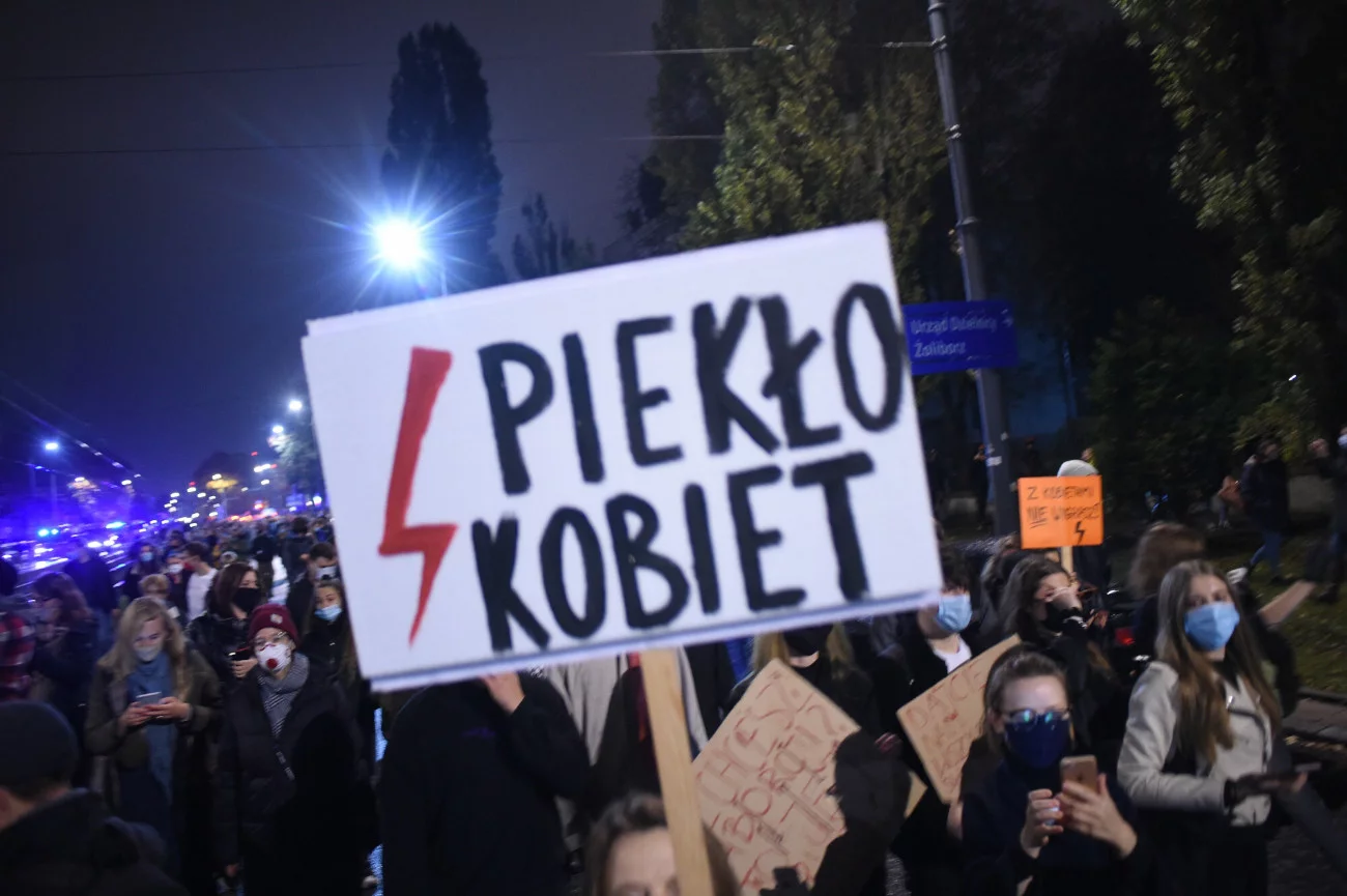 Rządzący szukali możliwości, żeby obwinić strajkujące kobiety za wzrost zakażeń koronawirusem?