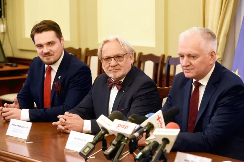 Wypij i Maksymowicz grożą odejściem z klubu PiS.