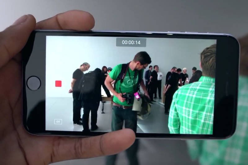 Niektórzy leworęczni twierdzą, że mają problemy z obsługą nowego iPhone'a.