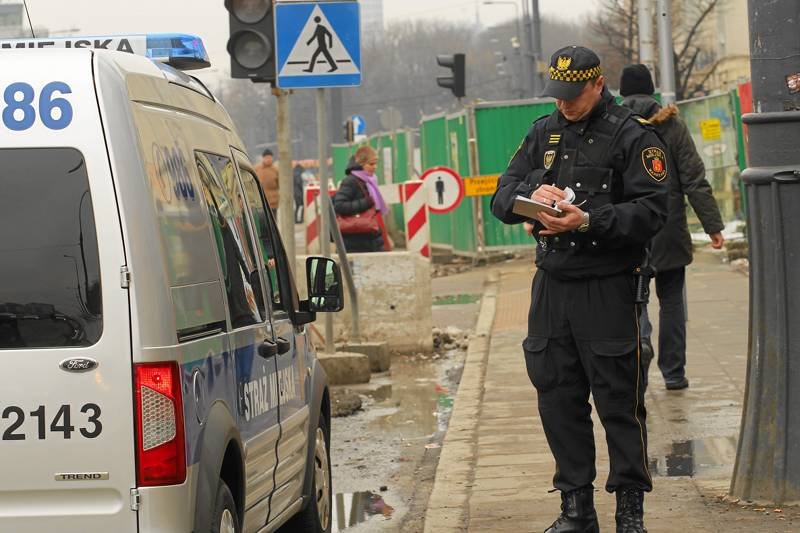 Straż Miejska ogranicza "wlepianie" mandatów przed referendum?