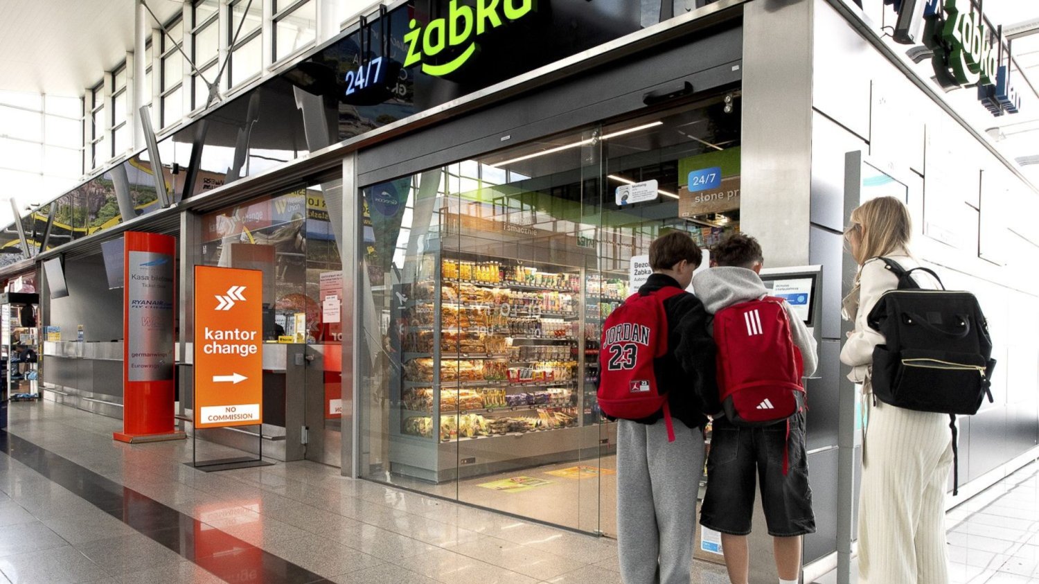 Pierwsza Żabka już na lotnisku we Wrocławiu Na lotnisku we Wrocławiu otwarto pierwszą Żabkę