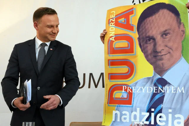 "Newsweek" przekonuje, że ewentualna porażka Andrzeja Dudy może zostać boleśnie odczuta przez Joachima Brudzińskiego i Marcina Mastalerka