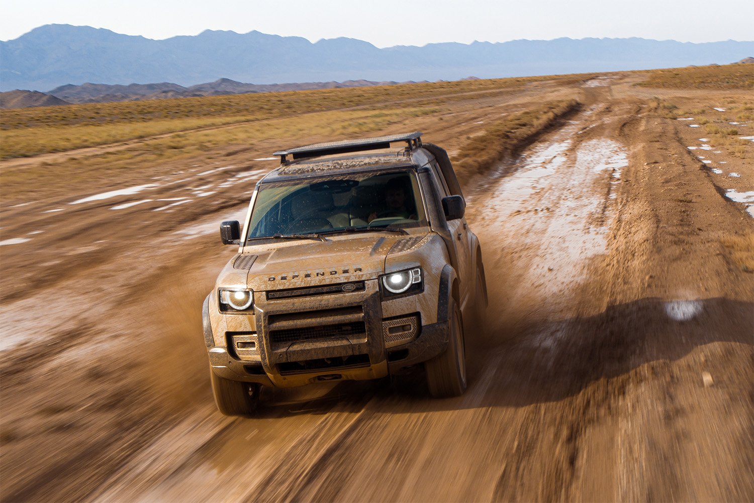 Nowy Land Rover Defender ma być w terenie nawet lepszy niż poprzednik.