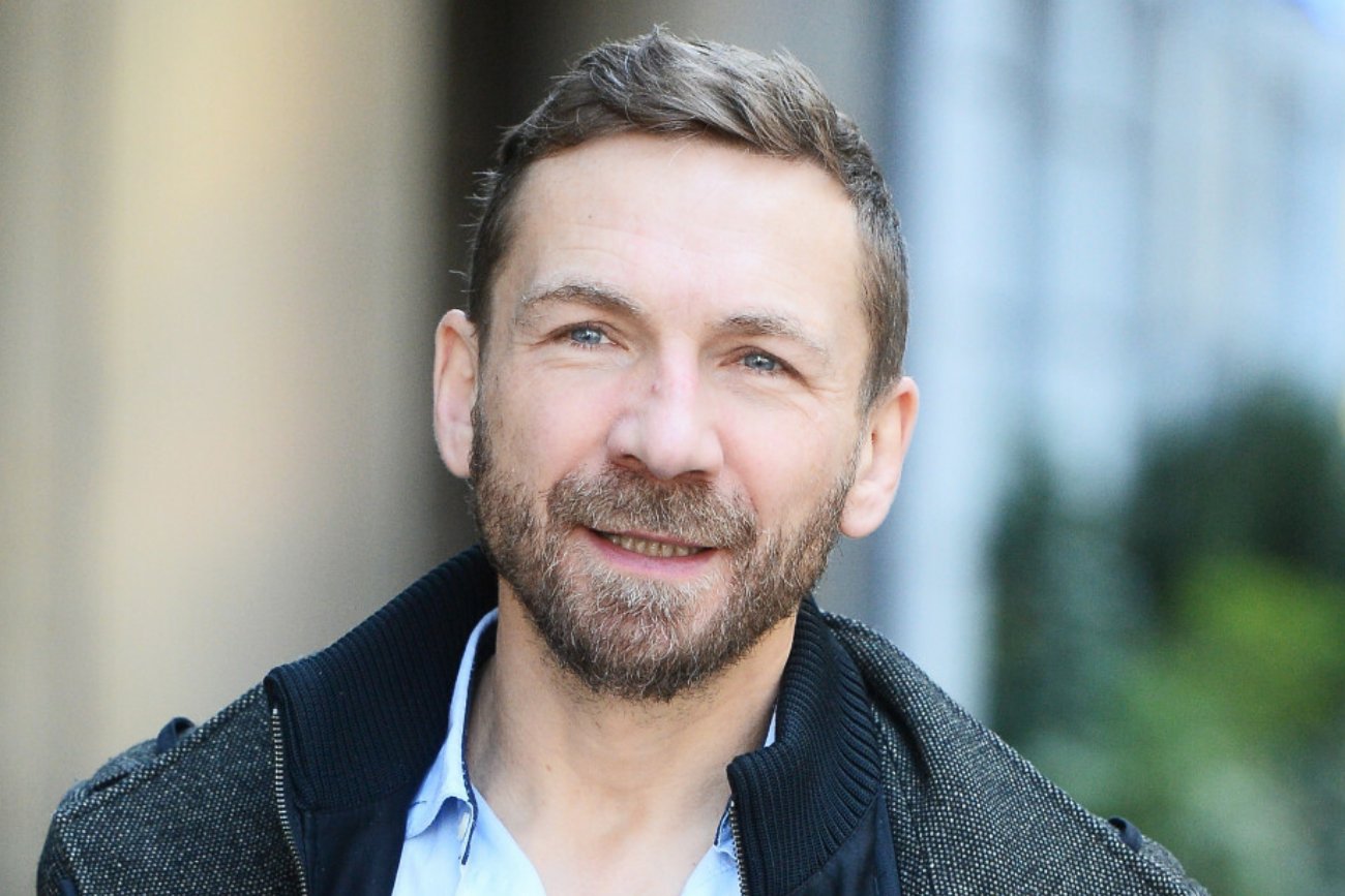 50-letni Przemysław Kossakowski poszedł na studia. Jaki kierunek wybrał?