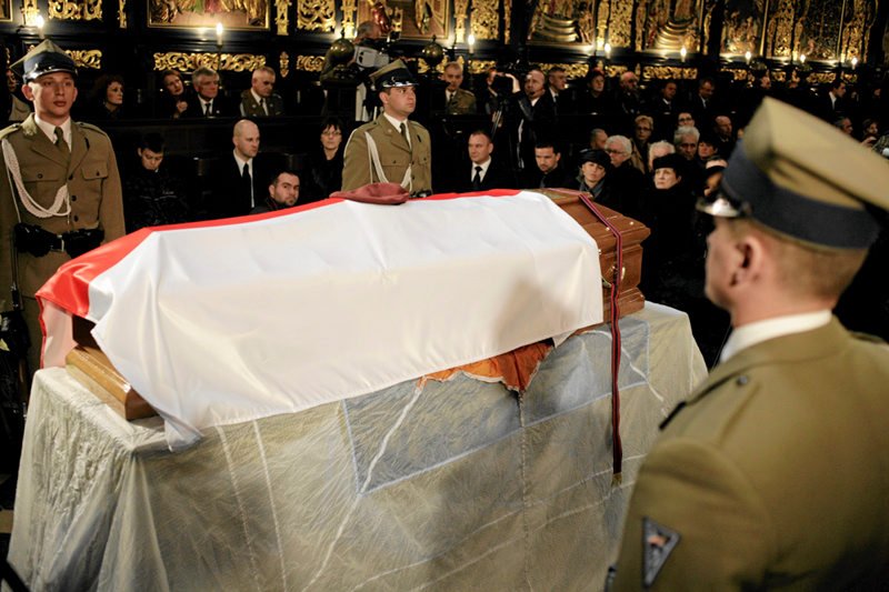 Według nieoficjalnych informacji "Rzeczpospolitej", prokuratura nie wyklucza nawet 15 ekshumacji.