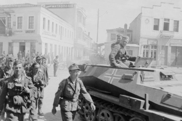 Niemieccy żołnierze w Atenach (maj 1941 roku)