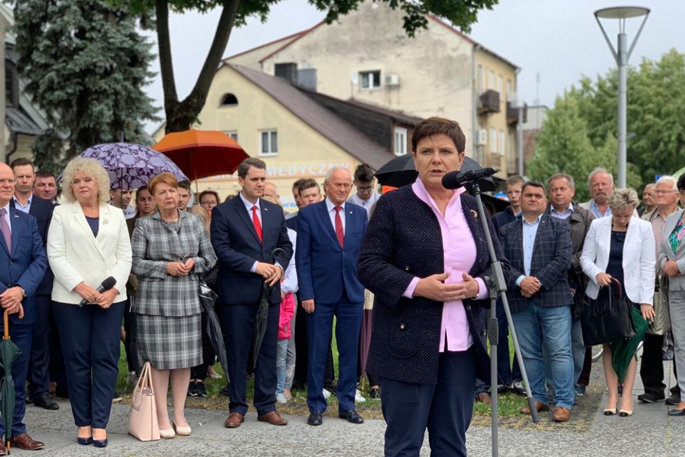 Beata Szydło chciała wyjść do ludzi w Węgrowie. Zrobiła to jednak zupełnie inaczej niż Bartosz Arłukowicz kilka dni wcześniej.