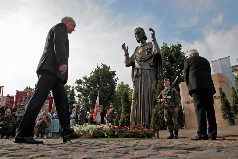 Zdaniem posłowie PO minister obrony, Antoni Macierewicz angażuje wojsko w działania polityczne, które nie ma wiele wspólnego z obronnością.