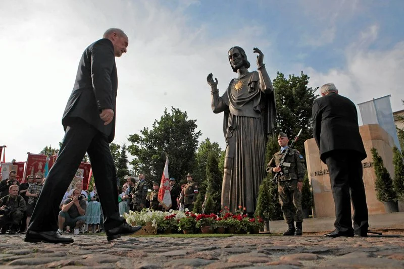 Zdaniem posłowie PO minister obrony, Antoni Macierewicz angażuje wojsko w działania polityczne, które nie ma wiele wspólnego z obronnością.