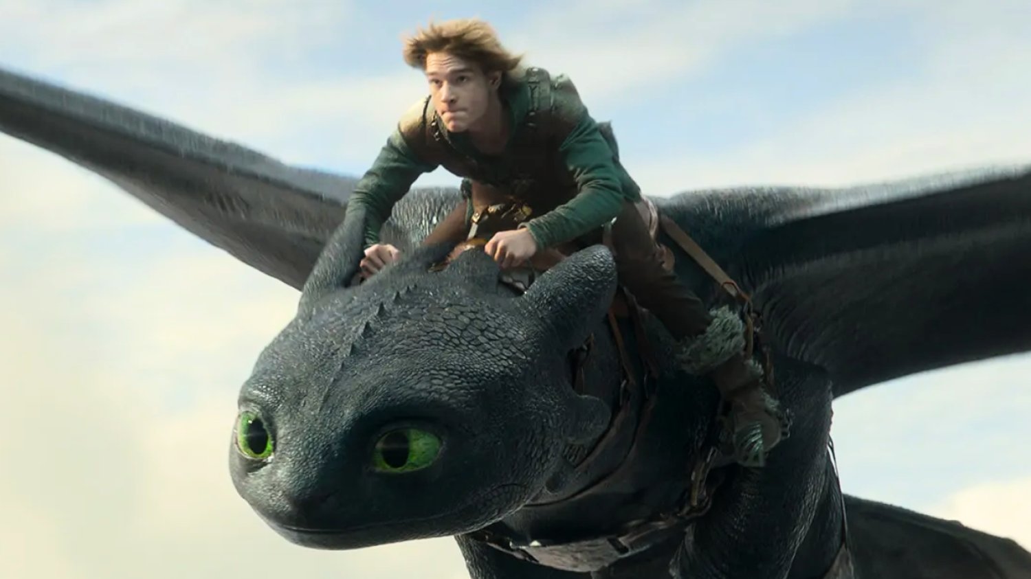 Ten film fantasy podbił kina. Aktorska wersja kultowej bajki już na VOD Ten film fantasy podbił kina. "Jak wytresować smoka" już na VOD