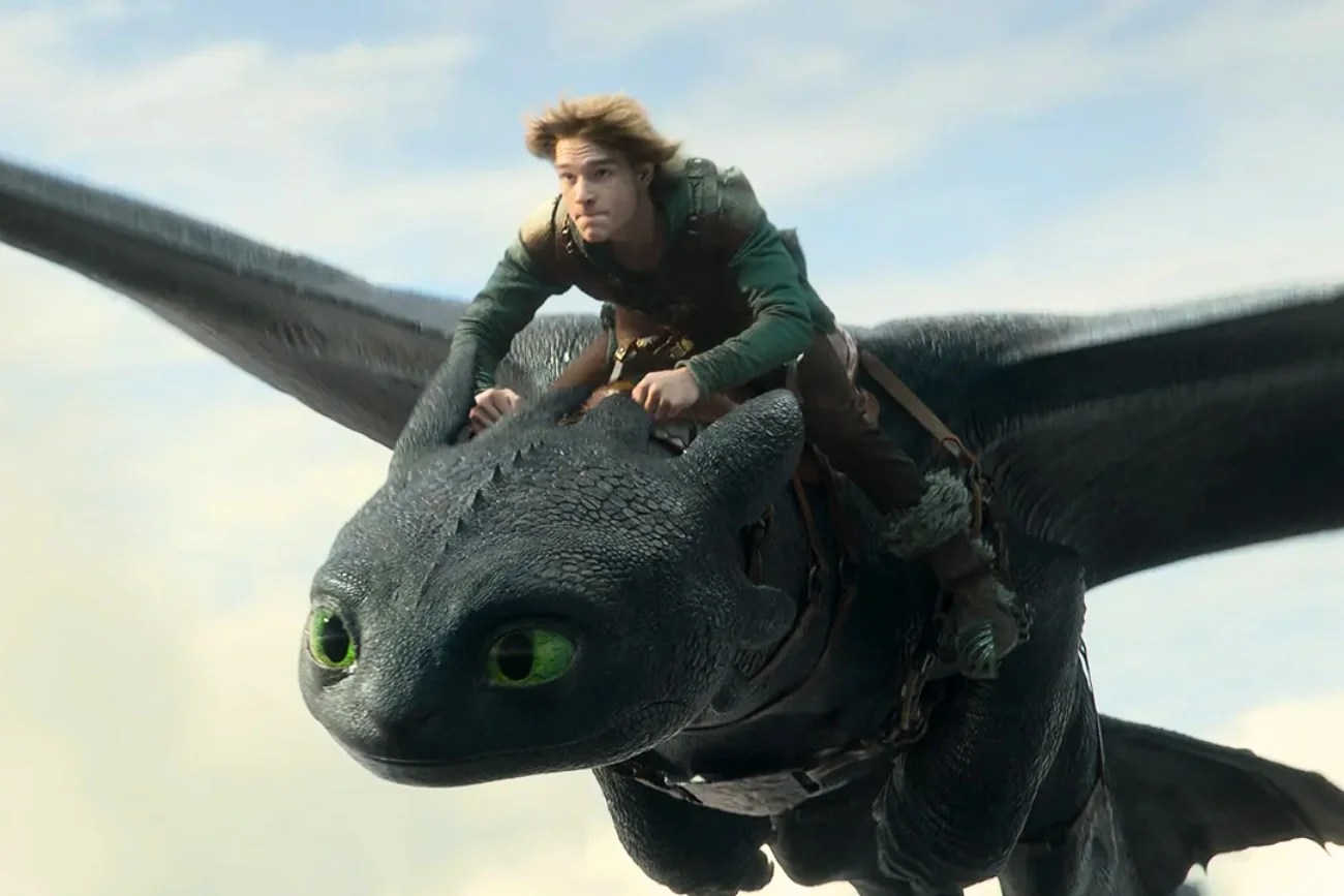 Ten film fantasy podbił kina. Aktorska wersja kultowej bajki już na VOD Ten film fantasy podbił kina. "Jak wytresować smoka" już na VOD
