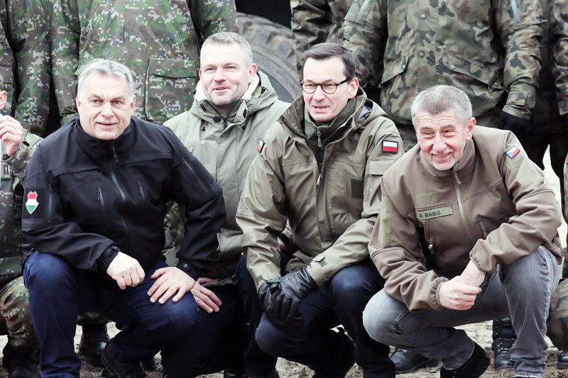 PiS przegrało w PE, bo Zachód zemścił się za "utrącenie" Fransa Timmermansa? Sytuacja Czechów i Węgrów temu przeczy.