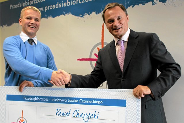 Leszek Czarnecki należy do tych bogaczy, którzy lubą się dzielić.