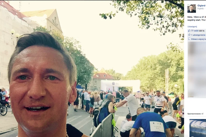 Marszałek złożył kwiaty przed bramą stoczni w stroju biegacza. Brak szacunku?