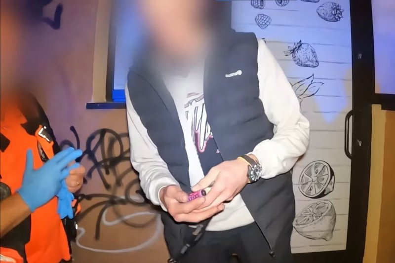 Pechowy wieczór mężczyzny w Warszawie. Upuścił to w obecności policjantów