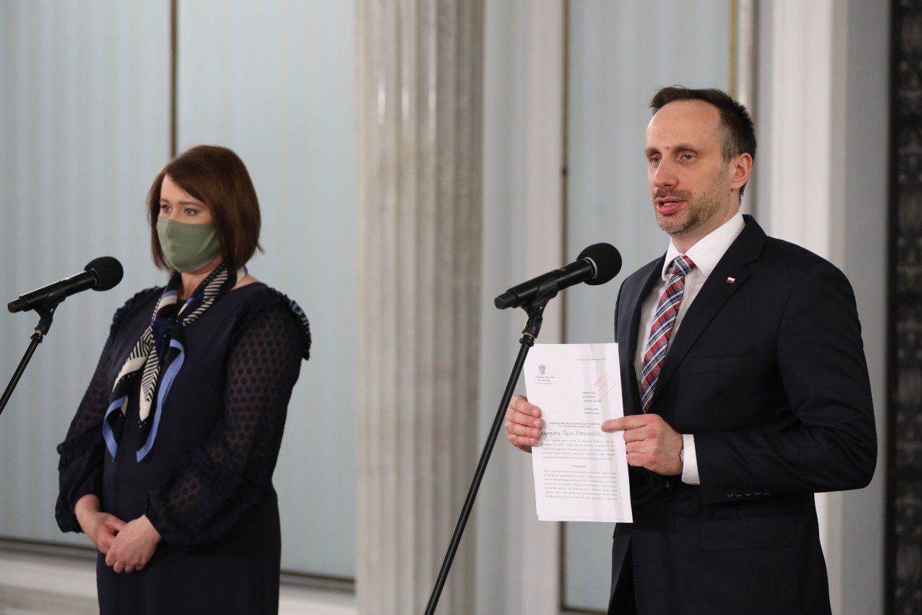 Anna Siarkowska i Janusz Kowalski należą do Parlamentarnego Zespołu ds. Sanitaryzmu.