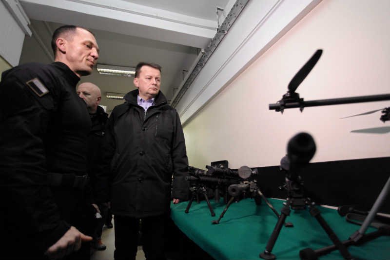 Minister Mariusz Błaszczak może mieć kłopoty. Jego resort wpuścił do Polski gang motocyklowy Hells Angels.