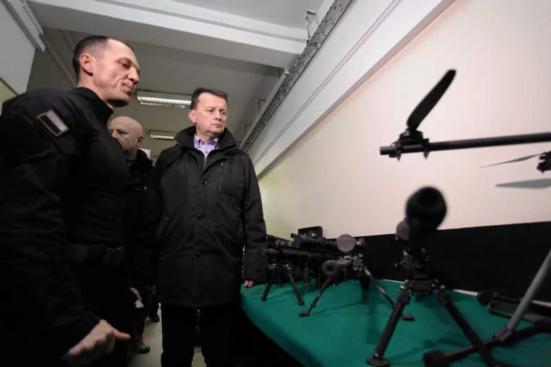 Minister Mariusz Błaszczak może mieć kłopoty. Jego resort wpuścił do Polski gang motocyklowy Hells Angels.