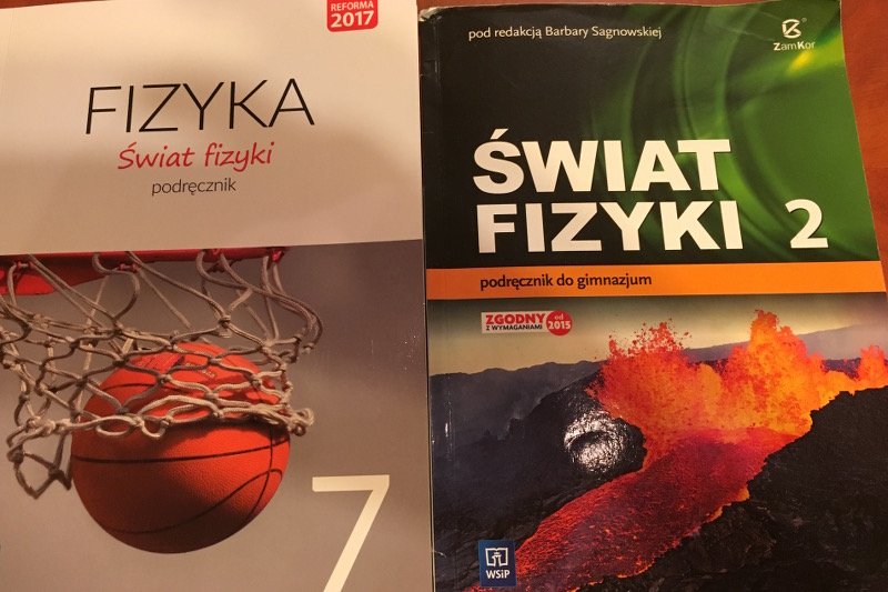 Podręcznik do 7 klasy z fizyki zawiera materiał z 1 klasy gimnazjum oraz I semestru 2 klasy.