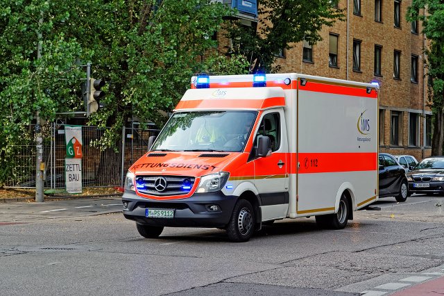 Tragiczny wypadek we Francji. Co najmniej 42 osoby zginęły w zderzeniu autobusu i ciężarówki