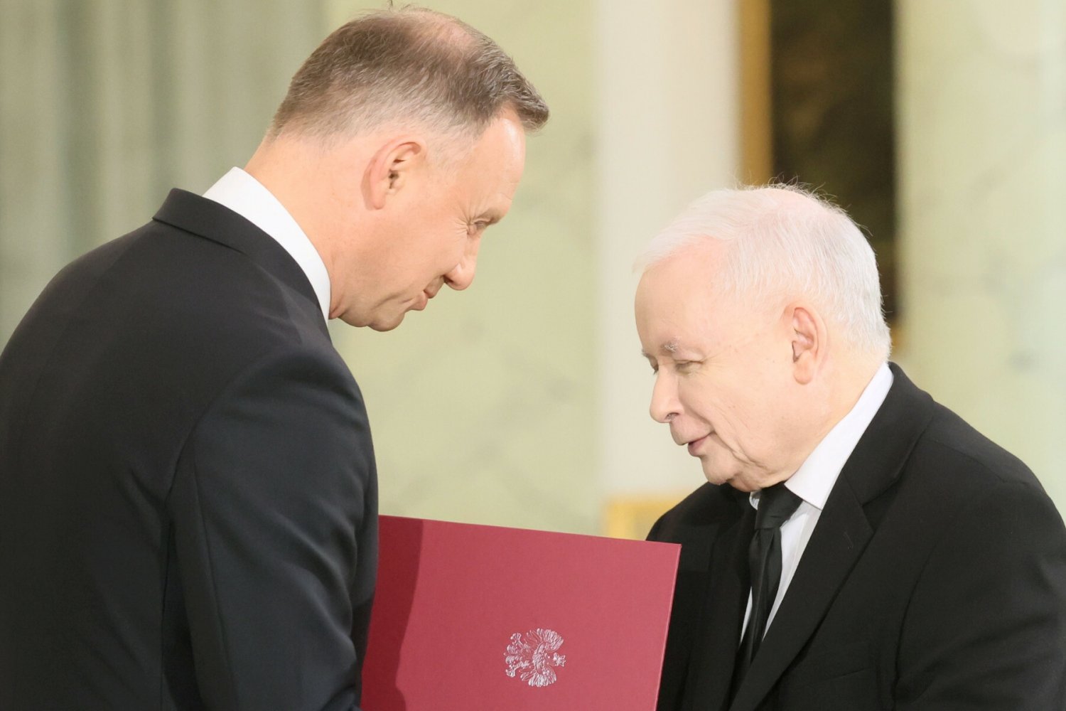 Andrzej Duda podpisał ustawę ws. referendum. To decyzja na rękę PiS.