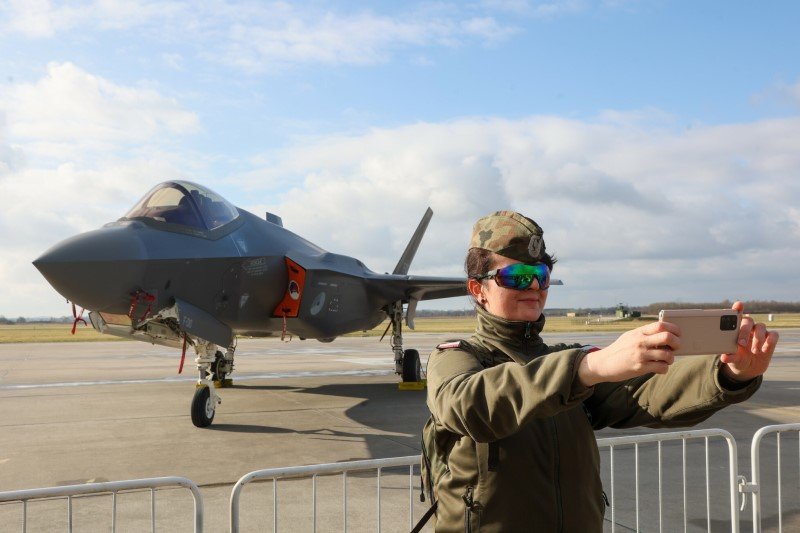 Na niebie pojawią się dziś F-16