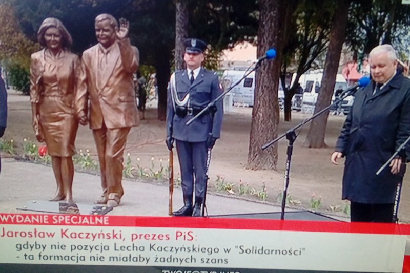 "Mamy tu pomnik, który jest arcydziełem". Do Białej Podlaskiej przyjechał prezes i pół rządu