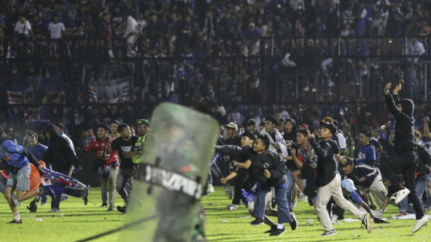 Mecz w Indonezji. Nie żyje 129 osób, 180 zostało rannych