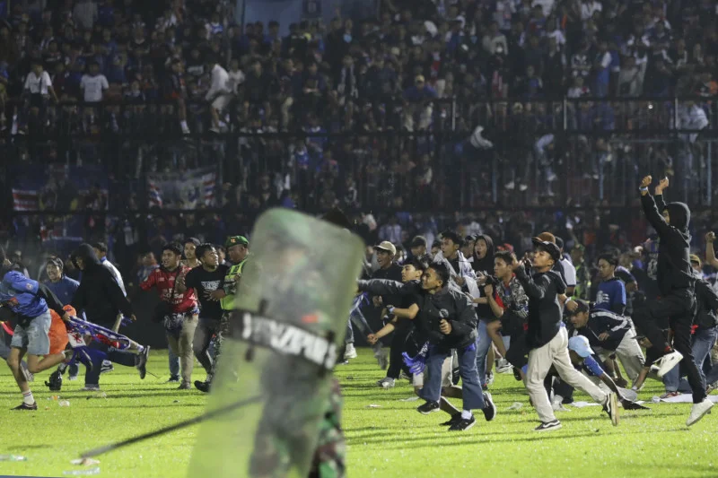 Mecz w Indonezji. Nie żyje 129 osób, 180 zostało rannych