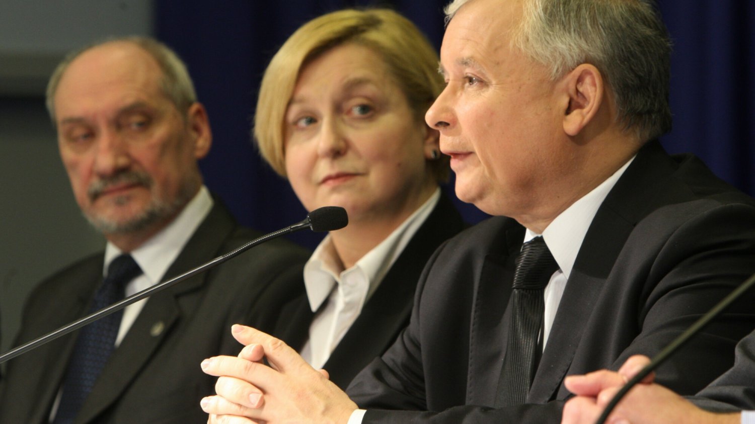 Anna Fotyga była szefową MSZ w rządzie Jarosława Kaczyńskiego i potwierdziła wówczas, że sprawa reparacji jest zamknięta. Anna Fotyga była szefową MSZ w rządzie Jarosława Kaczyńskiego.