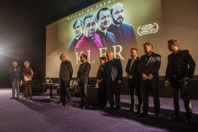 Film "Kler" pobija kolejne rekordy. Właśnie ogłoszono, że obejrzało go już ponad 4,1 mln widzów.
