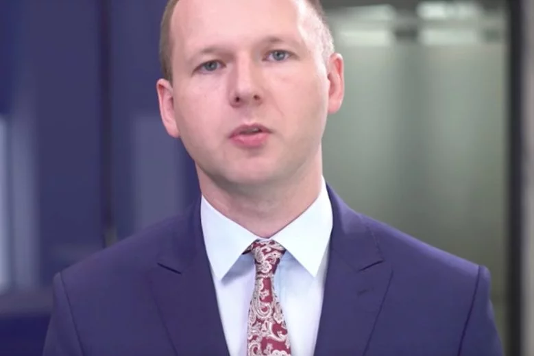Marek Chrzanowski na złamanie karku uciekał z siedziby KNF - donosi Super Express.