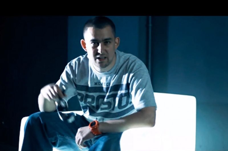 Raper Sokół weźmie udział w kampanii przeciwdziałającej uzależnieniu nastolatków od internetu