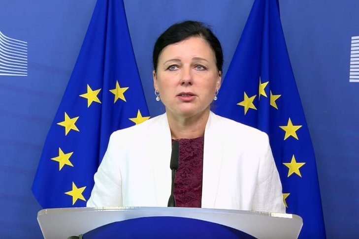 Vera Jourova i PE bardzo krytycznie wypowiadają się o rządach PiS.