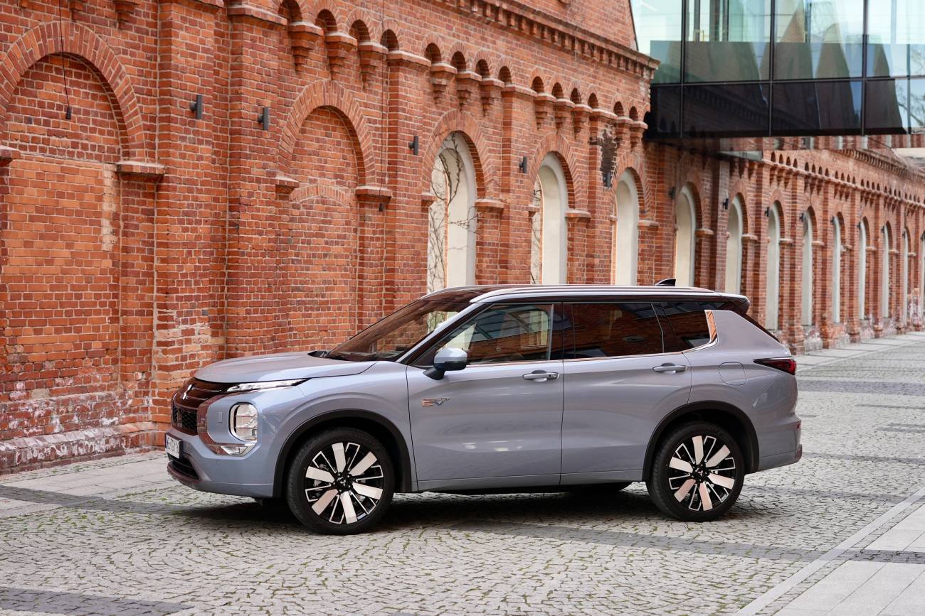 Pierwsza jazda nowym Mitsubishi. Outlander zmienił się nie do poznania Nowe Mitsubishi Outlander PHEV – pierwsza jazda. Oto dokładny cennik