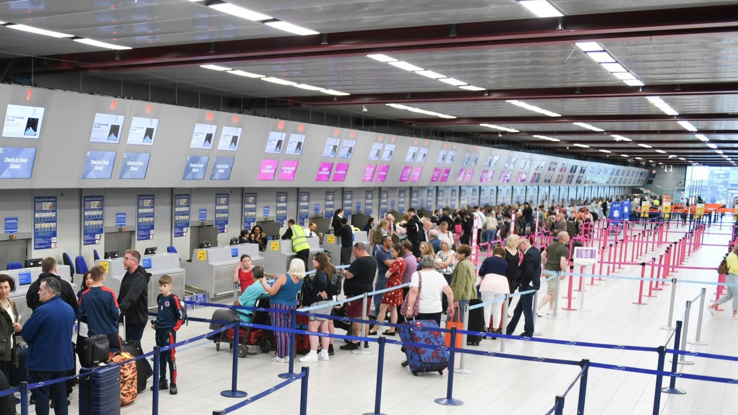 Takie sceny na europejskim lotnisku. Pasażerowie czuli, jakby cofnęli się w czasie